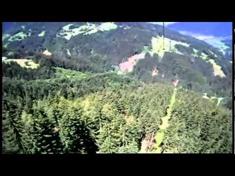 140 km/h-val suhan lefele a hegyről