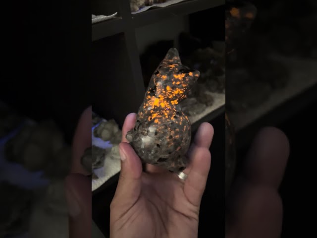 Vídeo relacionado con Figura de Daga de Cristal Natural Tallado de 18 cm, con Cuarzo Pulido - 1 Pieza (selección aleatoria) - Yooperlite