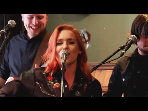 Laura Oakes   Live at the Bandstand (Little Johnny Russells) - 23rd July 2017 4K