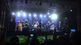 Aquí está tu tierra. Alux en Santa Tecla