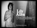 Lily Allen sings Britney Spears Womanizer in cool ...
