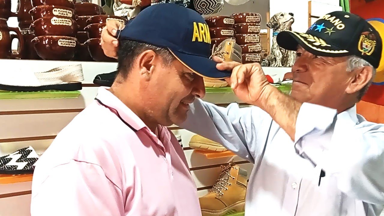 Gorra de la Armada Nacional para Cuéntele a Pablo.