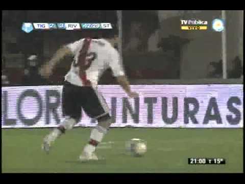 Gol errado del Chino Luna vs Tigre