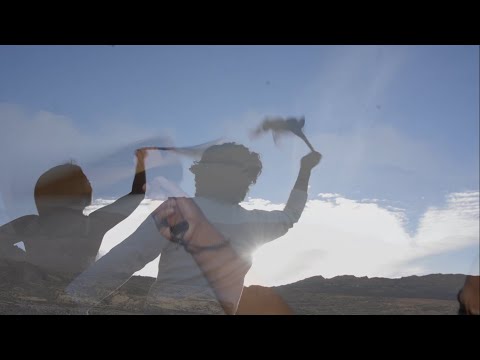 Ricardo Vilca y sus amigos- El Avioncito (Official Video)