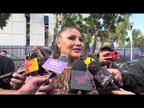 Barbie Juárez goes for Gala Montes's jugular.