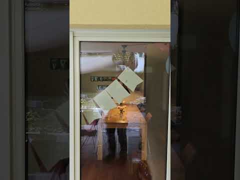 GP Schiebetür mit Softclose: leises Schliessen für grosse Öffnungen. Insektenschutz nach Mass für Terrasse und Balkon in Däniken.