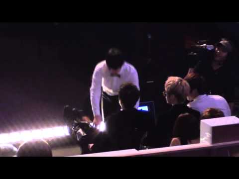 111129 Beast fooling around @ MAMA 2011