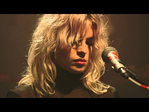 download lagu mp3 mp4 Hollysiz Come Back To Me Acoustic, download lagu Hollysiz Come Back To Me Acoustic gratis, unduh video klip Hollysiz Come Back To Me Acoustic