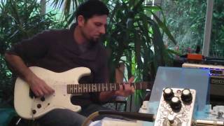 Video thumbnail for GUITAR TREMOLO MOOLLON Tremolo Buffer Age by JokeAndRazz