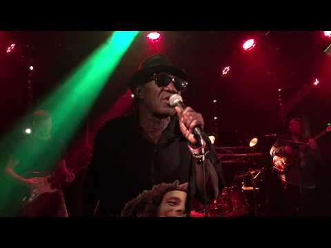 Linval Thompson & Trinity "Strange Things" - Live @ Le Tamanoir 1/3