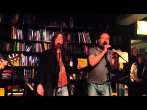 Russell Crowe and Patti Smith Duet