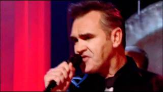Morrissey 2008 Something Is Squeezing My Skull live on Jools Holland