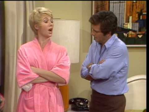 Dean Martin, Peter Falk & Shirley Jones - What to Wear (Bomb)