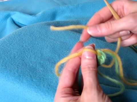 Round start (B), 2 colours - Neulakinnas, Nalbinding