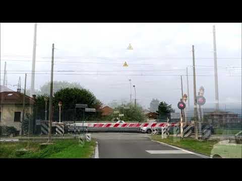 Passaggio a livello a Nole, parte 1. Railway crossing in Nole, part 1. Bahnubergang in Nole, Teil 1