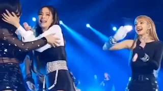 BLACKPINK accident when appearing on stage