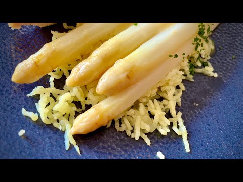 Spargel in Butter gedünstet, Schneekartoffeln, Hühnerbrust gebraten mit Sahnesauce, Spargel kochen