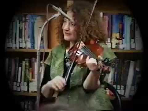 Lisa Gutkin (fiddle) & Pamela Wyn Shannon (guitar) performing a set of Jigs
