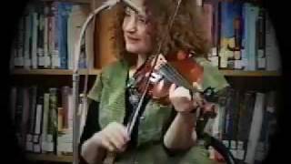 Lisa Gutkin (fiddle) & Pamela Wyn Shannon (guitar) performing a set of Jigs