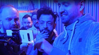 Samsung Galaxy S10+ Features im „Karte brennt“ Musikvideo mit Rooz Lee x Olexesh x Daniel Zlotin Samsung Galaxy S10+ Features im „Karte brennt“ Musikvideo mit Rooz Lee x Olexesh x Daniel Zlotin