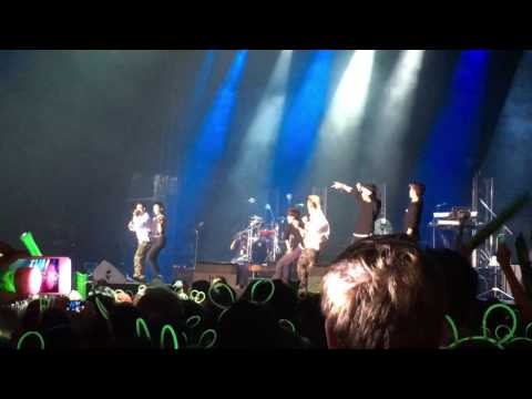 Jessie J Cambodia concert 12/12/15 (Laura Mam ft Kmeng Khmer)