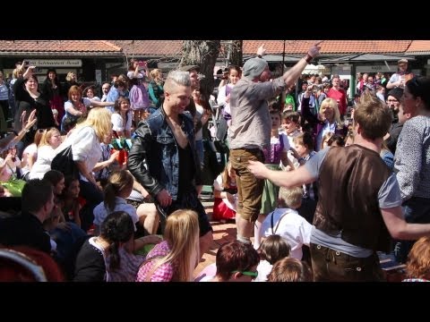 VoXXclub: "Rock mi" Flashmob in der Waldwirtschaft in Großhesselohe in Pullach (München, 14.04.2013)