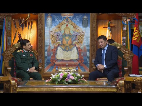 Монгол Улсын Ерөнхийлөгч У.Хүрэлсүх БНСВУ-ын Батлан хамгаалахын сайд Фам Ван Зианийг хүлээн авч уулзлаа