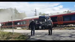 videos de risa camión atascado en el ferrocarril