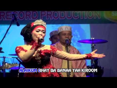 Lova Azora - Sholatuminallah | Dangdut (Official Music Video)