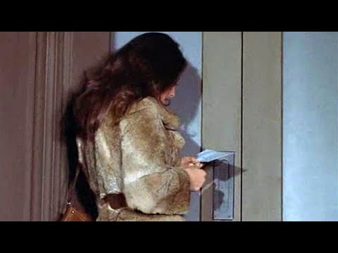 09 KOJAK women in fur coat