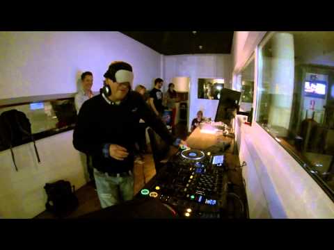 DJ F.R.A.N.K. live & geblinddoekt op ForPlay