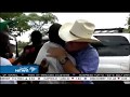 Zimbabwean White Farmer Returns To A Hero S Welcome By Former Workers