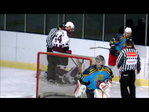 Hluboká n.Vltavou Knights - Humpolec 13:3, 2016-17 (ostrý zákrok na Lukáše Moudrého)