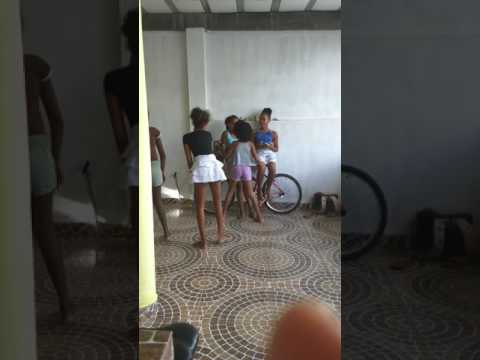 Meninas dançando funk feio parte 2