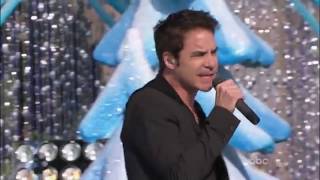 Train - Shake up christmas (Frozen Christmas Celebration Disney Christmas Parade 2014)