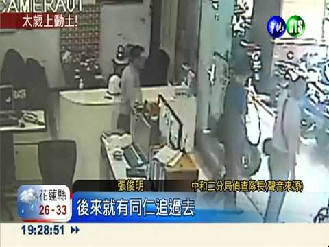 偷警察安全帽 笨賊當場被逮!