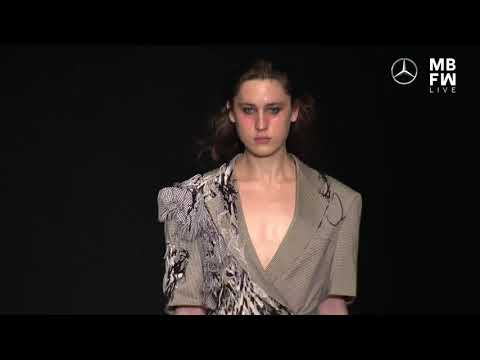 Lou de Bètoly live @MBFW.berlin