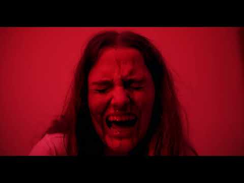La terrible matanza sangrienta en la que todos mueren menos la chica en una fiesta nocturna de cumpleaños. The remake — 予告編 (スペイン語)