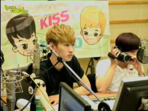 100720 sukira Eunteuk watching video ^^