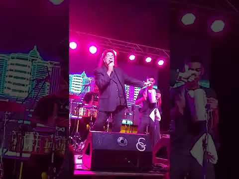  Fiesta de la Picada Santafesina en Centeno, Santa Fe. Así empezaba  su actuación Gerardo Farías... 