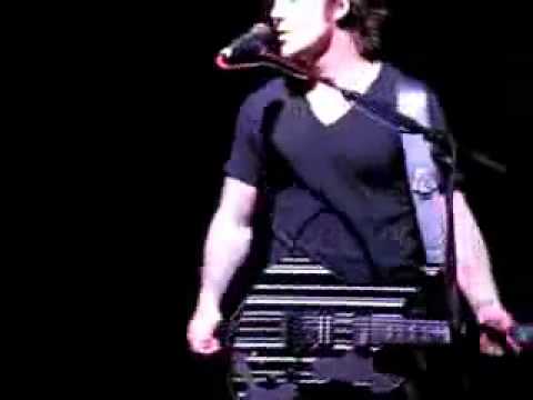 Synyster Gates A7x Avenged Sevenfold Shouting at some guy  lol