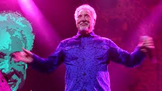 Tom Jones - Paris -- STRANGE THINGS -- Le Grand Rex -  8 september 2021