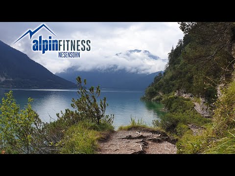 Wandern am Achensee, auf dem Seeuferweg von Pertisau zur Gaisalm und mit dem Schiff zurück
