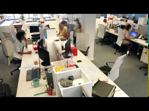 timelapse of people working in a busy office e12bbql5  D
