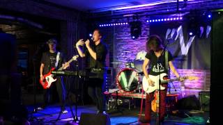 Tyler Bryant &amp; the Shakedown - Cold Heart - &quot;Vintage&quot; (Cover)