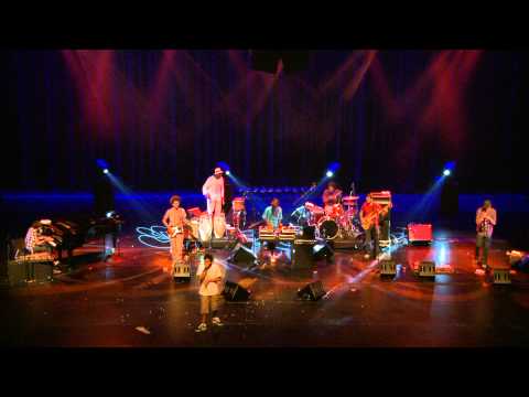 Macaco Bong e Convidados: Emicida