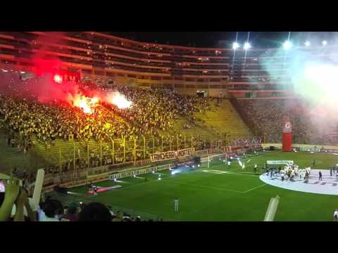 "Noche Crema 2016 II" Barra: Trinchera Norte • Club: Universitario de Deportes • País: Peru