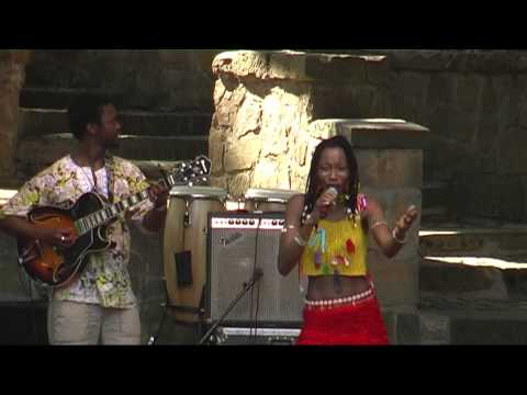 Fatoumata Diawara - I - LIVE at Afrikafestival Hertme 2010