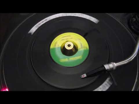 Phillis Dillon - Don't Stay Away - Doctor Bird : DB 1061 noc (45s)
