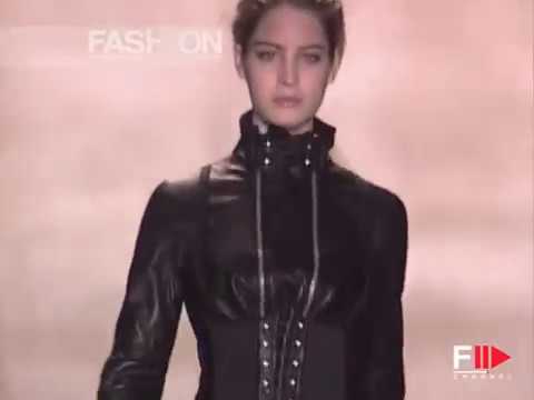 "Exté" Autumn Winter 2004 2005 Milan 3 of 4 Pret a Porter by FashionChannel